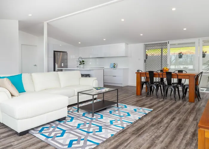 Magnificent Malua Views, Stroll To The Beach