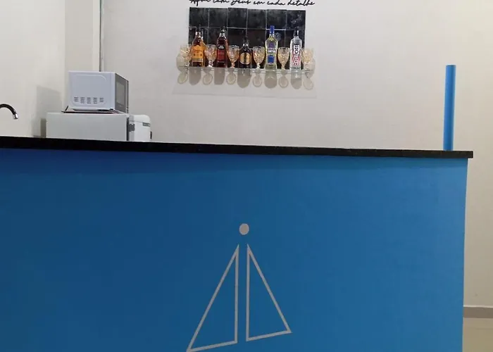 Quarto, garagem, portão automático, banheiro, wi-fi, tv, frigobar e ventilador de teto