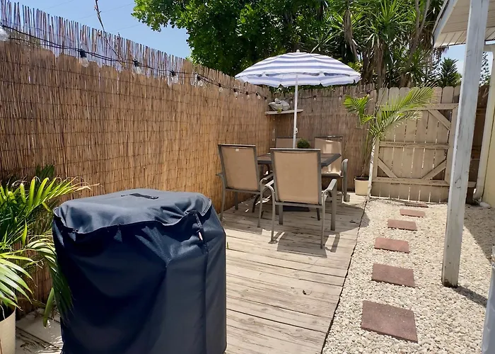 Steps To Sand - Free Parking - No Crowds - Grill