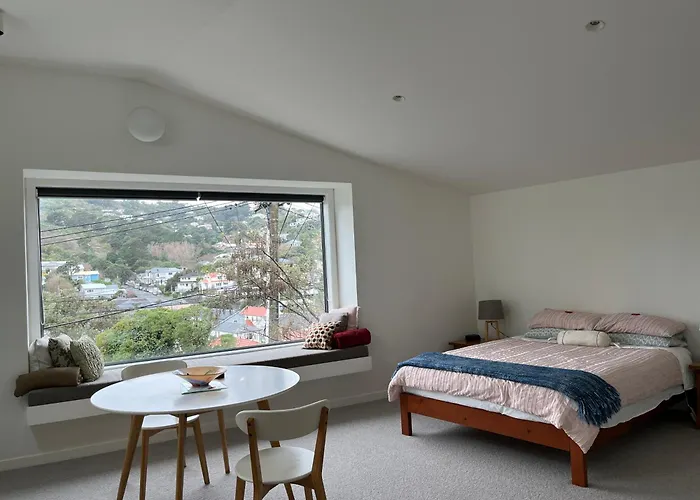 Cosy, New, Quiet Island Bay Studio