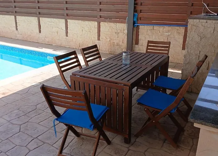 Agesilaos Seaview 33