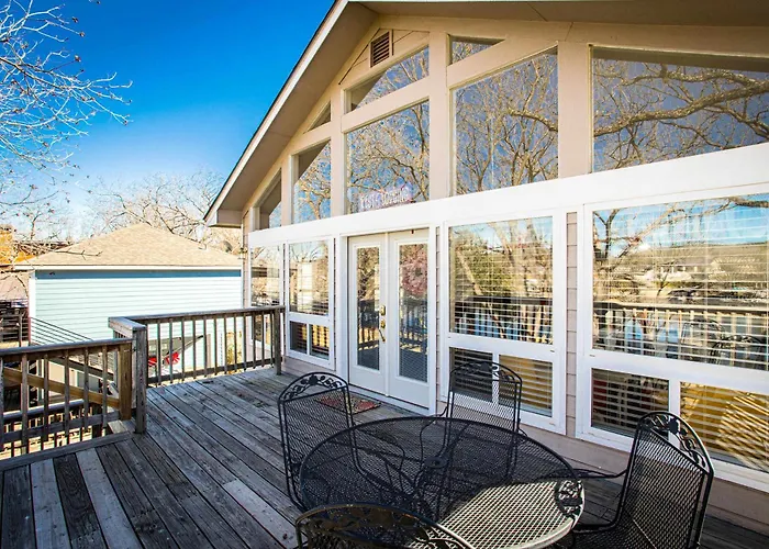 Pet Friendly Retreat On Lake Lbj