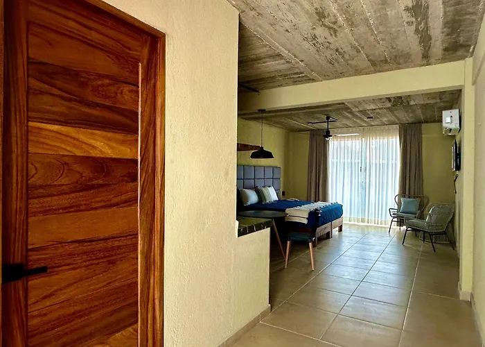 Lolitas Suites 304
