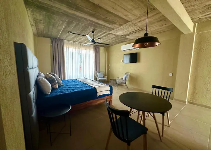 Lolitas Suites 304