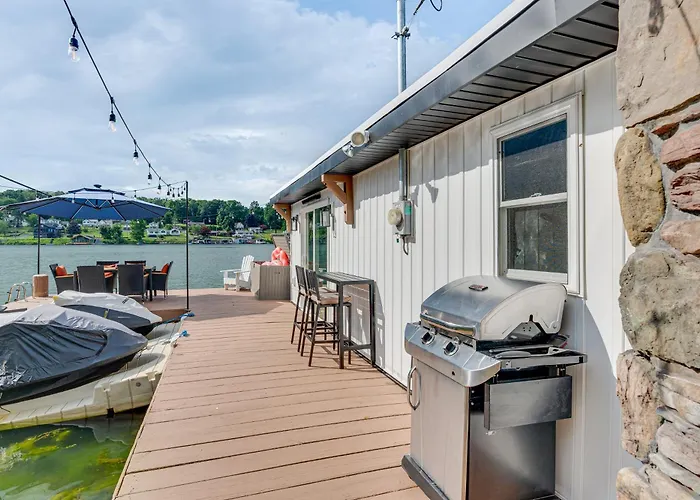 Recently Renovated Harveys Lake Retreat W/ Dock!