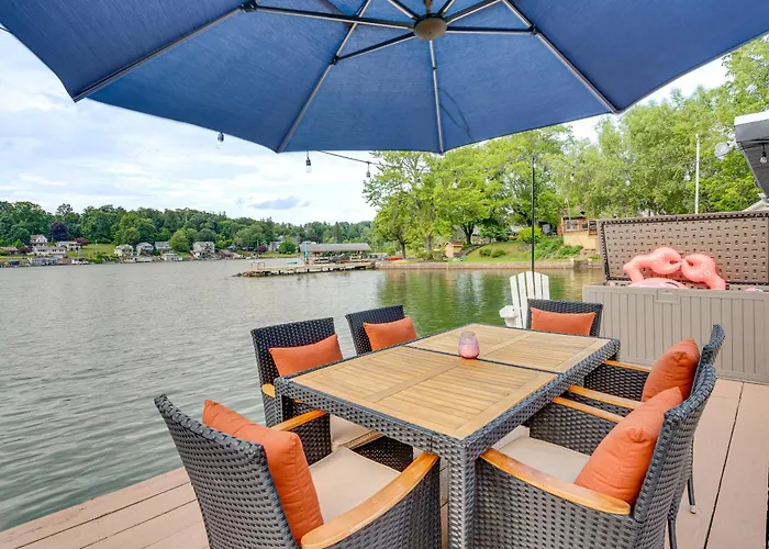 Recently Renovated Harveys Lake Retreat W/ Dock!