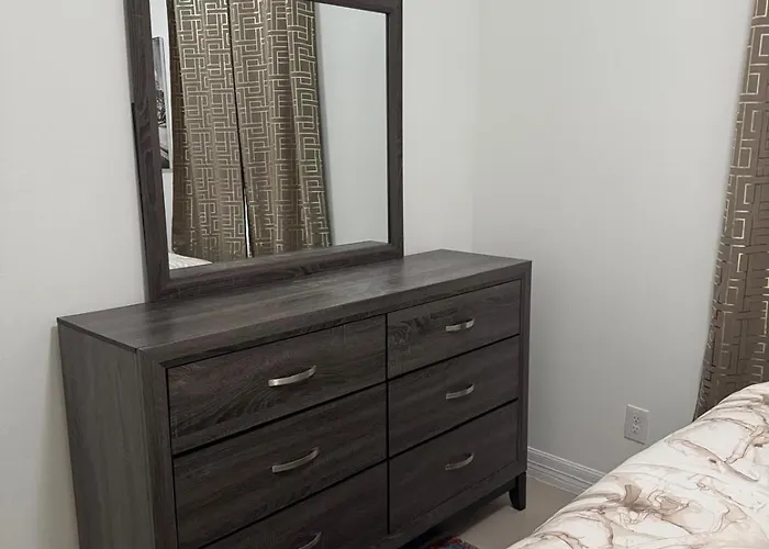 Luxe 3Br & 2Ba Condo Near Airport & Shopping Mall