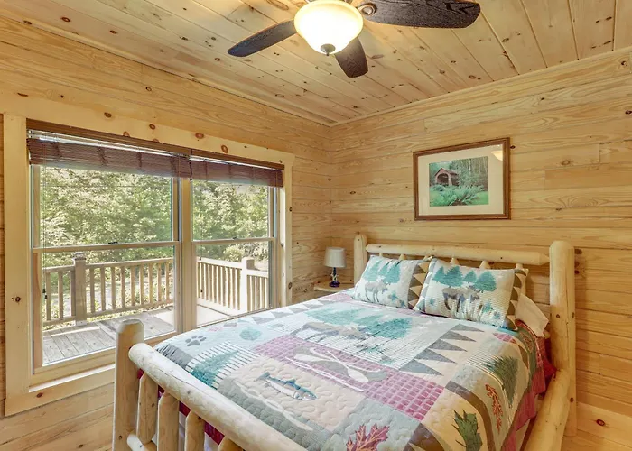 Updated Cabin By Linville Falls: Deck & Game Room!