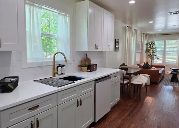 Stay At The Oak - Downtown New Braunfels Getaway