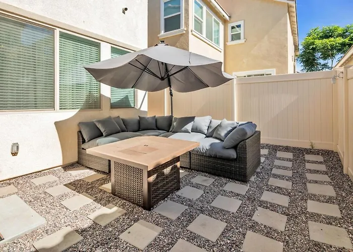 Stylish 3Br 3 Bth W Fireplace