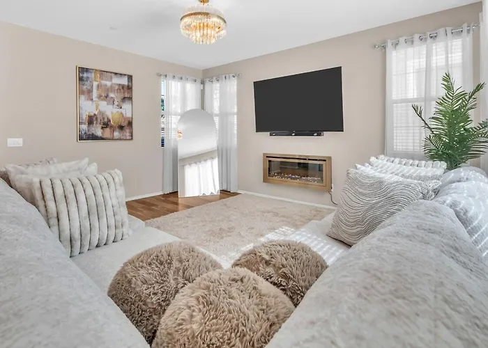 Stylish 3Br 3 Bth W Fireplace