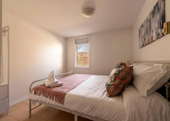Cozy 2Br Apt Near Downtown Free Parking And Wi Fi