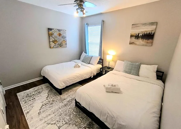 The Columbia Crash Pad Near Bases, Usc, Shops