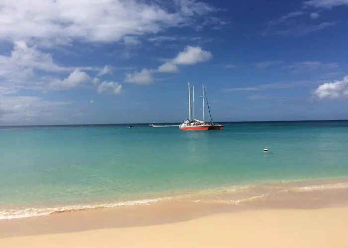 Golden Acre Beach Villa-2 Mins Walk - Alleynes Bay