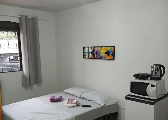 Quarto com banheiro casa da Mari