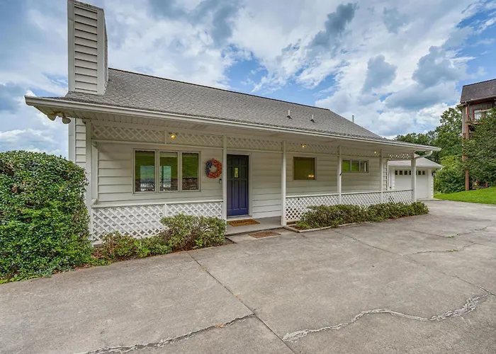 < 1 Mi To Lake Chatuge: Home W/ Mtn & Water Views!