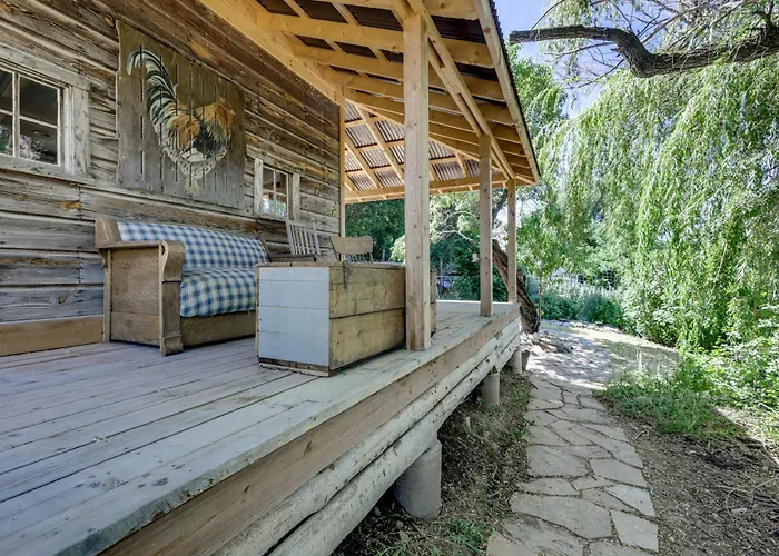 Historic Nature Lovers Cabin On Farm In Paonia!