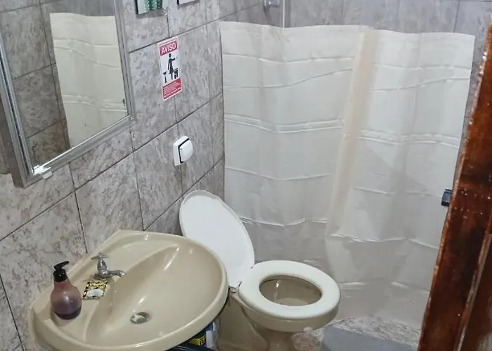 Quarto com banheiro casa da Mari