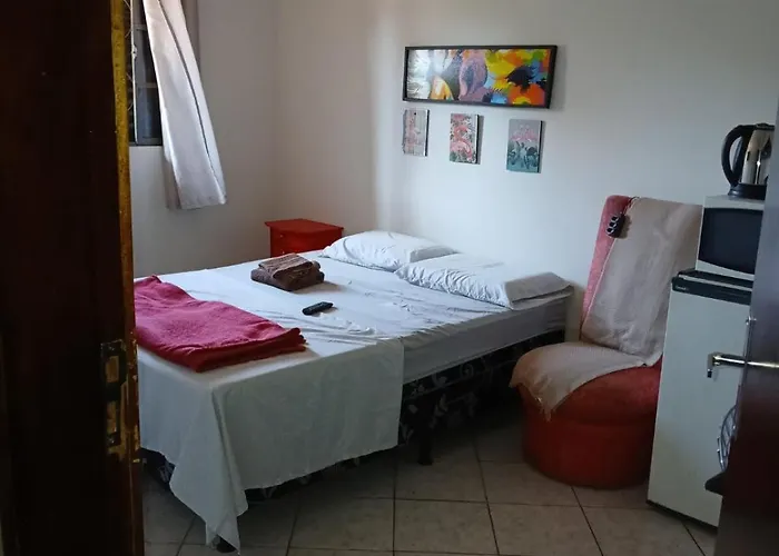 Quarto com banheiro casa da Mari