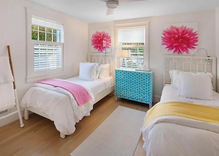 Modern Saltbox In Edgartown Village