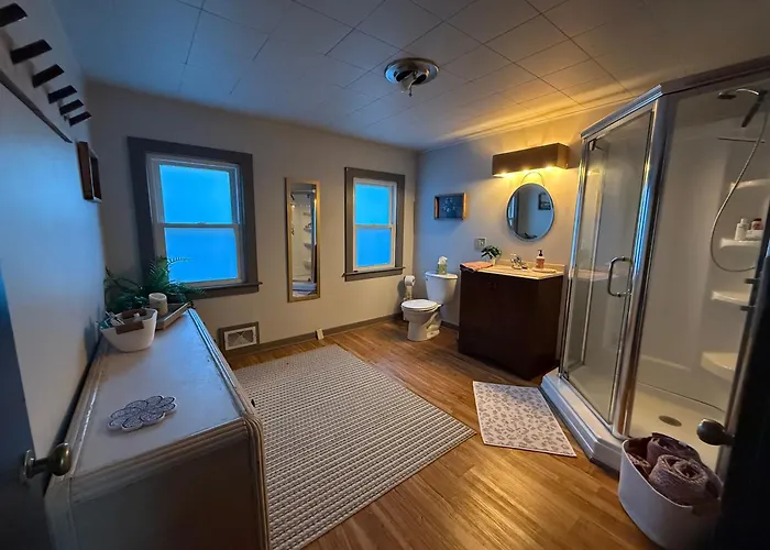 Cozy Keene Retreat - Walk To Downtown!