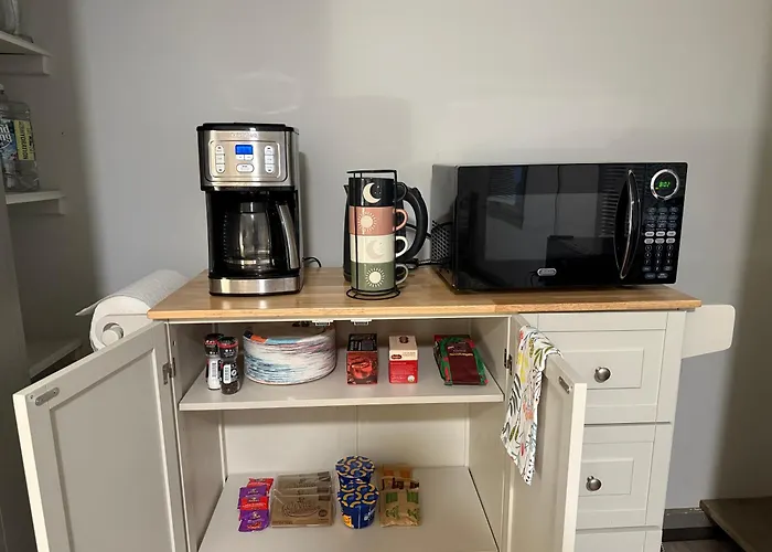 Cozy Keene Retreat - Walk To Downtown!