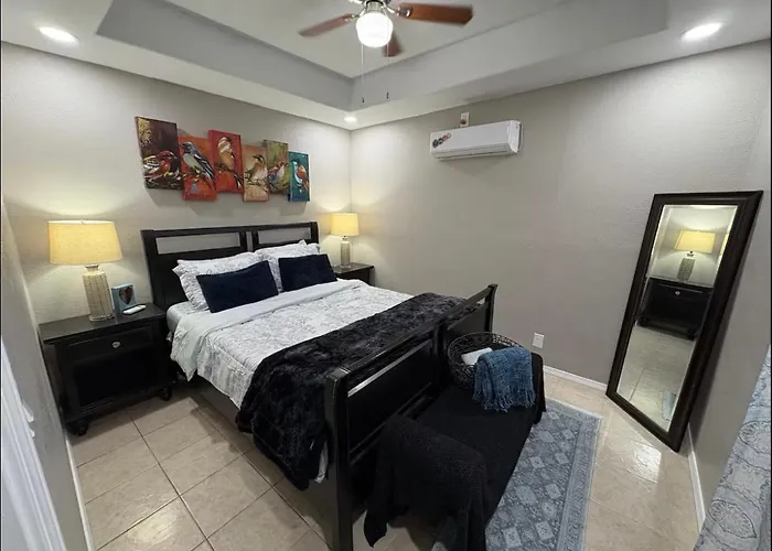 1 Bedroom 1 Bath Airport Spacex Lng Washdry Yard Patio Pets