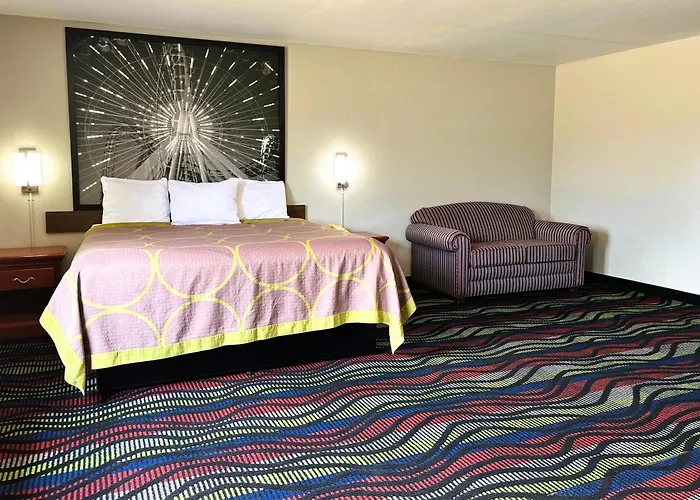 Super 8 By Wyndham Vincennes