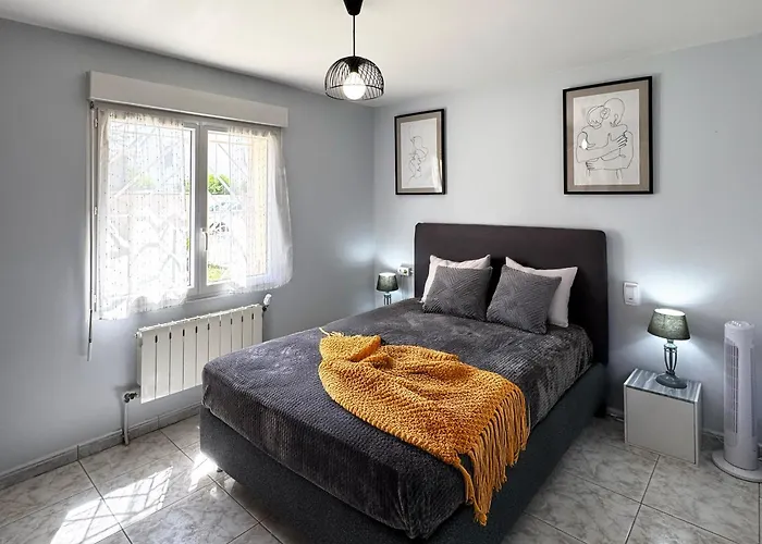 Appartement Avec Piscine Et Parking Prive