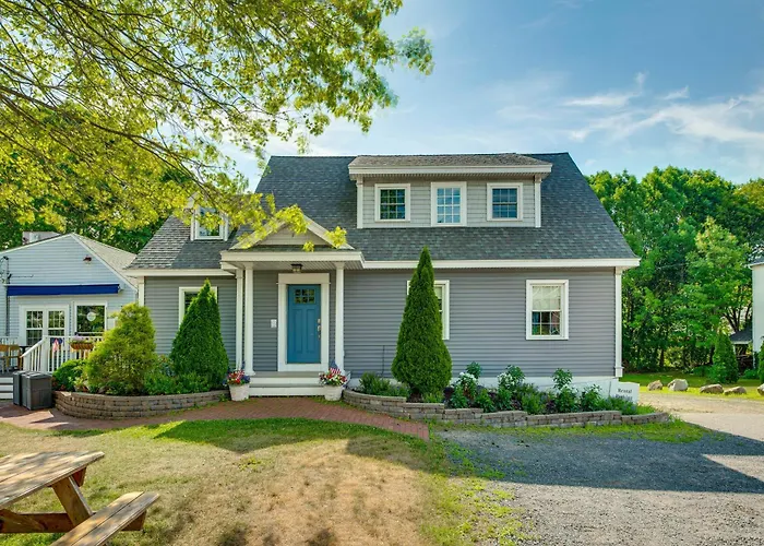 Downtown Ogunquit Home: 1 Mi To Beach!