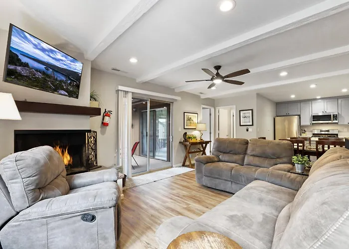 Family Fun Getaway - 3 Story Condo