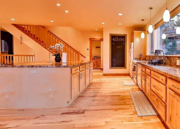 The Elevator House - Sleeps 10