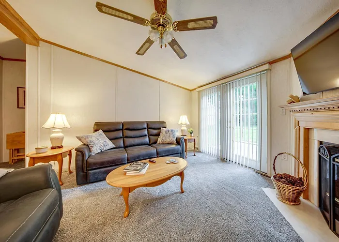 1 Mi To Lake Access: Erie Home W/ Private Backyard