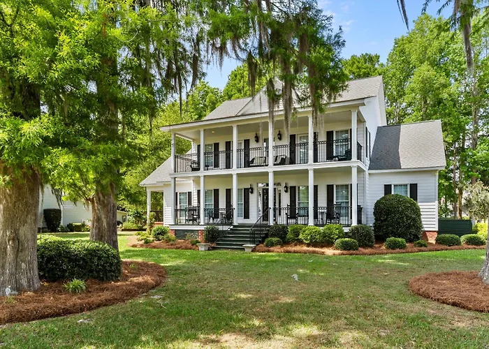 Spacious Lakefront Home With A Private Pier Located On The Tranquil Lake Waccamaw Lake Escape