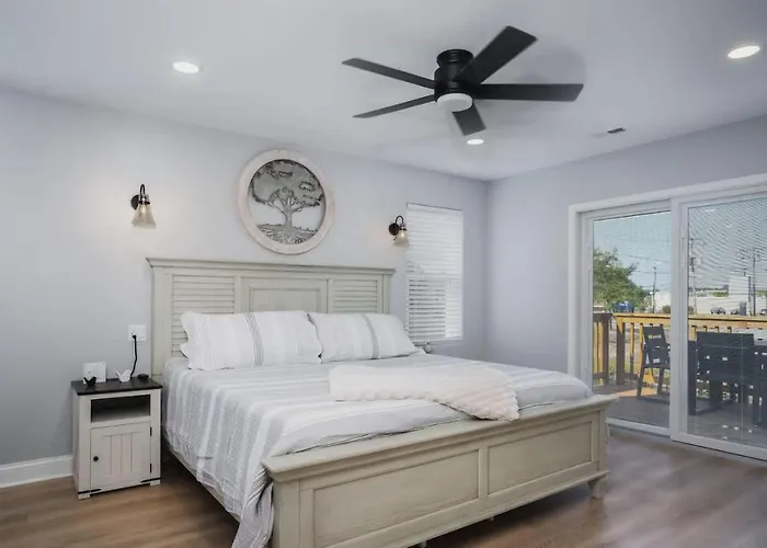 Harbor Clubhouse Modern Waterfront With Hot Tub And Pet Friendly