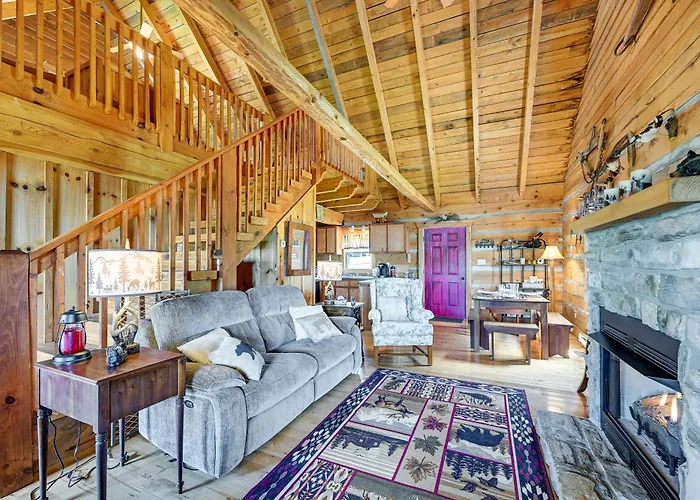2 Mi To Mabry Mill: Mtn-View Cabin W/ Porch!