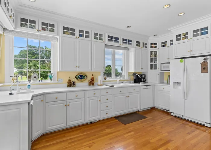 Spacious Lakefront Home With A Private Pier Located On The Tranquil Lake Waccamaw Lake Escape