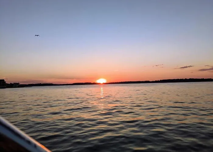 Captain'S Quarters Lake Life Dream Home