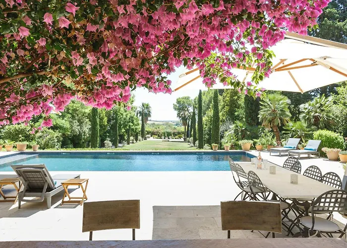 Elegant Retreat With Pool Near Mediterranean Coast
