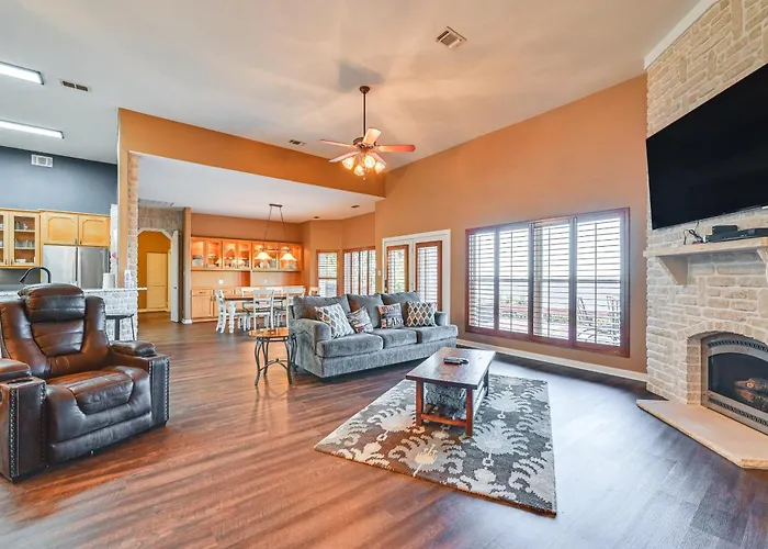Boat Dock & Hot Tub: Waterfront Home In Milam!