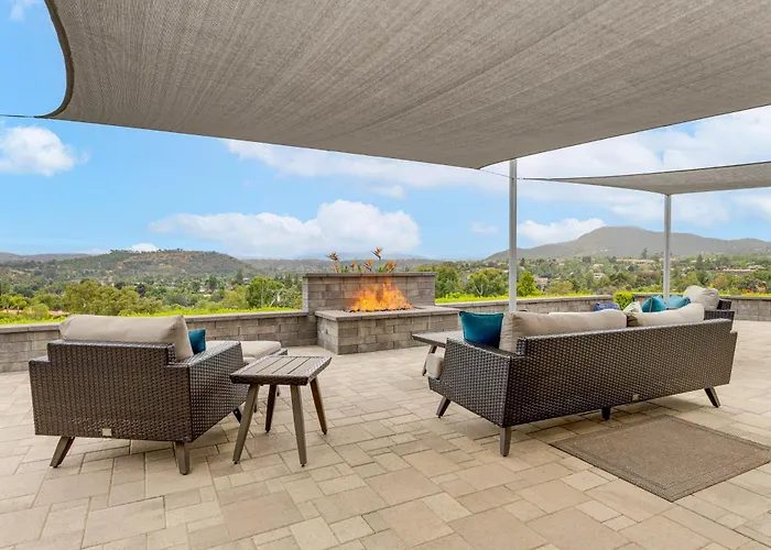 2 Mi To Lake Poway: Mtn-View Escape W/ Patio!
