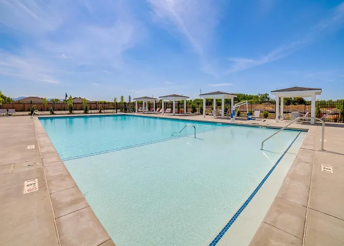 Patio, Park & Peace: 'Skyview Landing' In Eagle!
