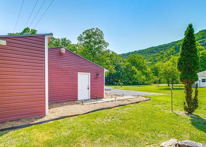 Pet-Friendly Cabin For Fall Days In Covington