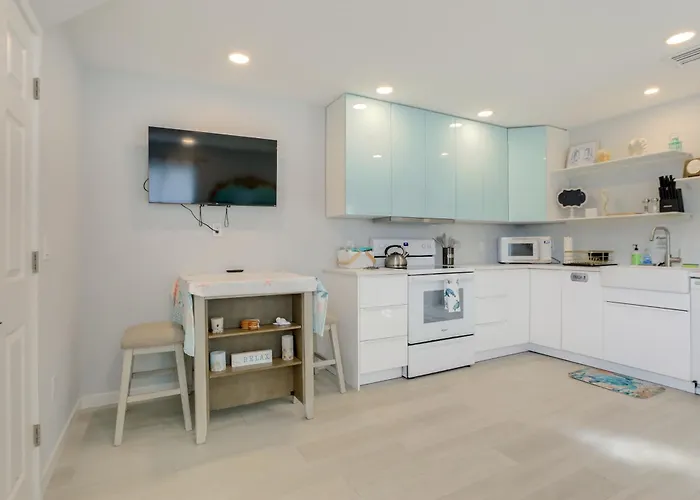 6 Mi To Dtwn: Sarasota Apt W/ Patio & Fire Pit