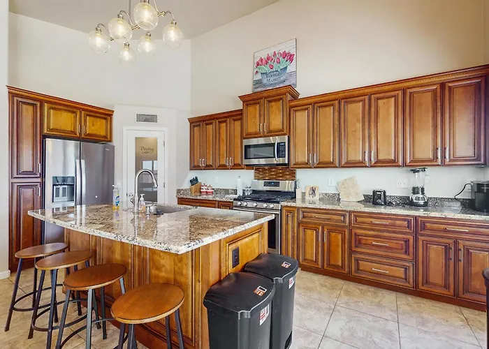 Private Pool, Yard & Pool Table! 'Avondale Abode'