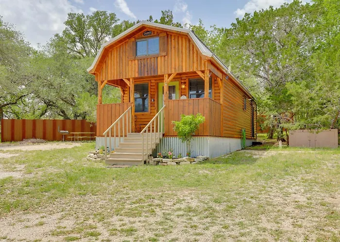 Cozy Couple'S Cabin Retreat In Concan!
