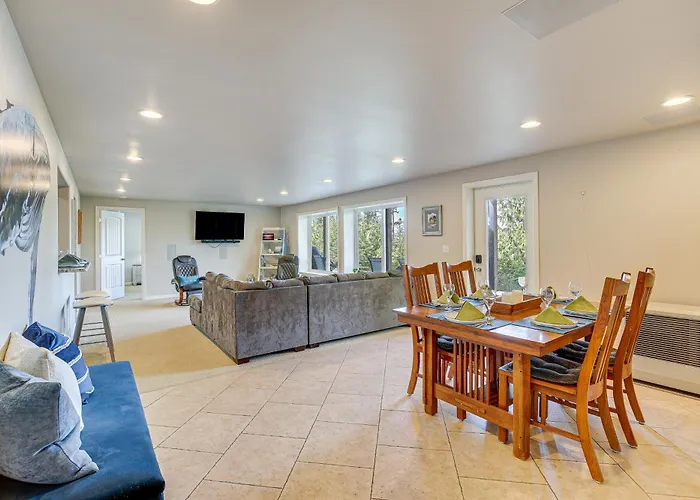 Fish & Hike: Apartment W/ Pool Table In Ketchikan!