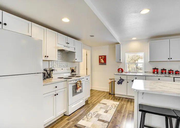 2 Mi To Road America: Pet-Friendly Duplex!