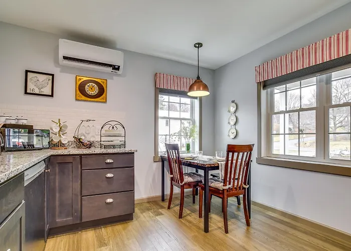 Seneca Lake Wine Trail Studio W/ Balcony & Views!