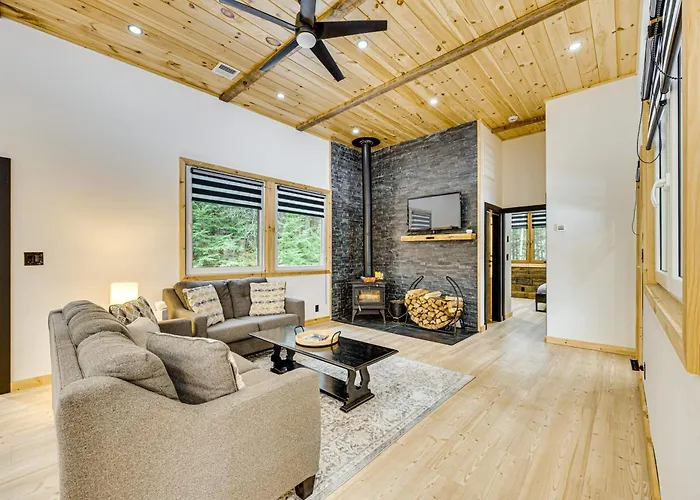 Porch & 1-Acre Yard: White Mountains Hideaway